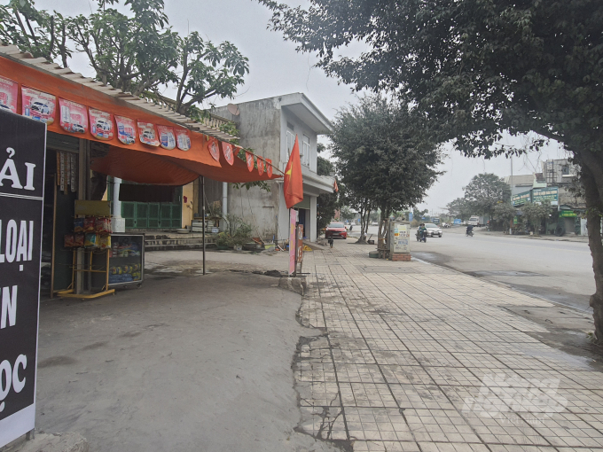 Gia đình chị Nhữ Thị Hải (con gái ông Hiến) đang buôn bán tại mặt đường chính 337 cũng chỉ được bồi thường với đơn giá 21,9 triệu đồng/m2 đất xây dựng. 