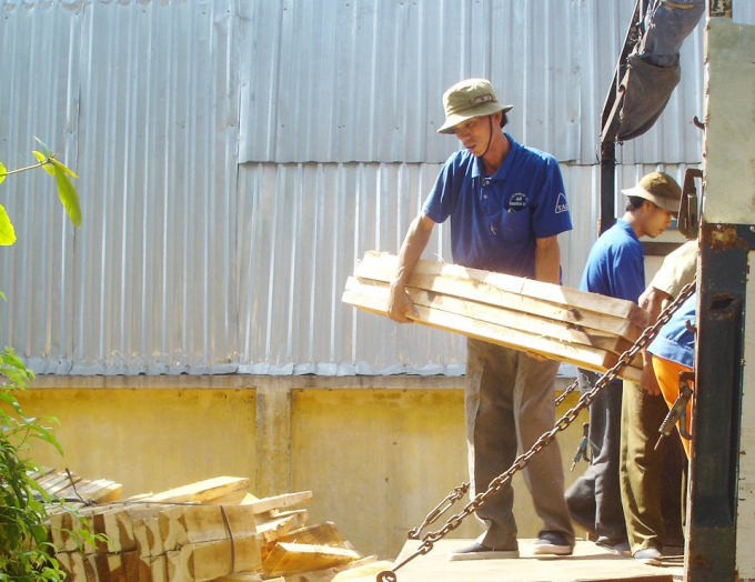 Processing wood for export at Teckcom Joint Stock Company (Binh Duong). Photo: TL.