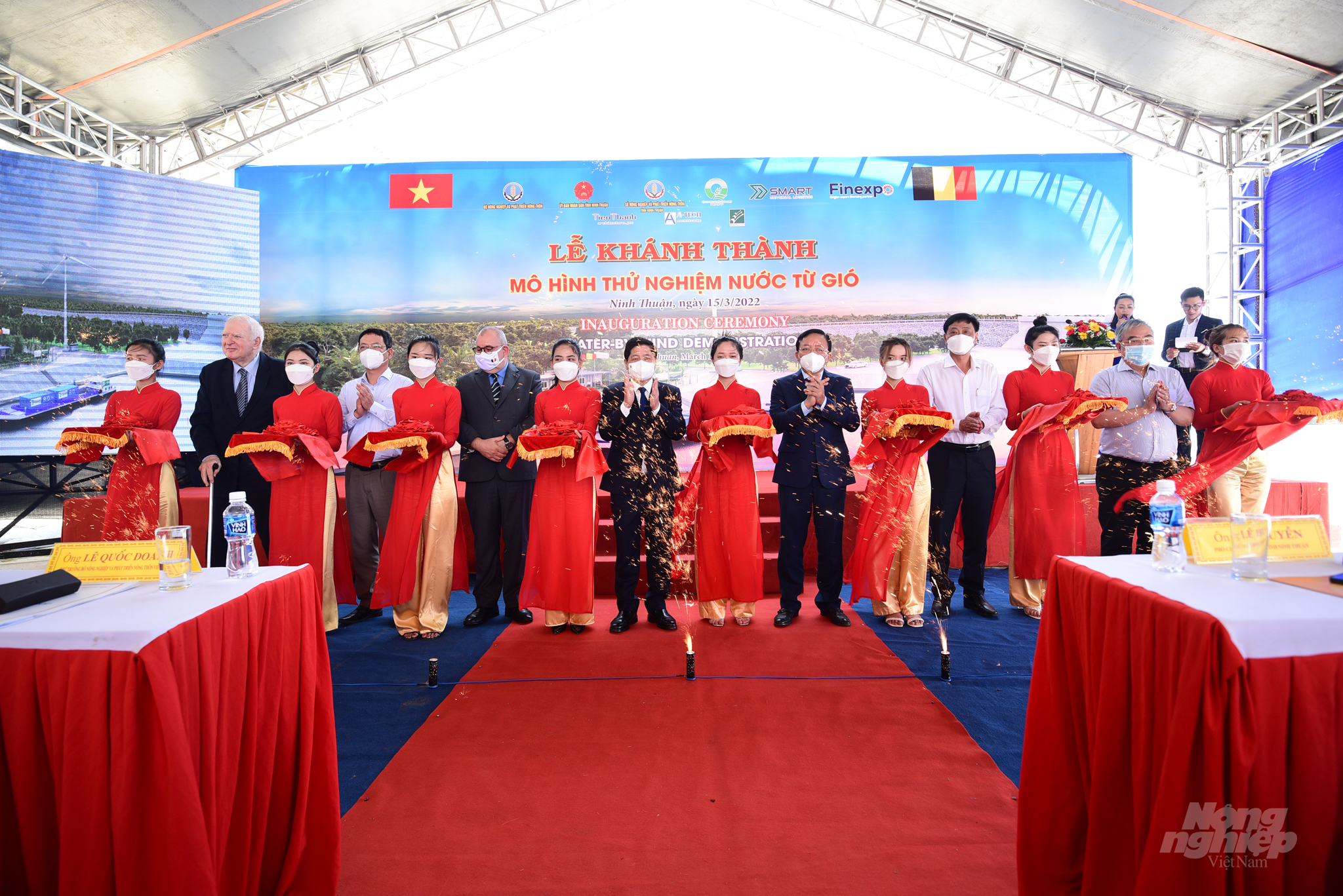 The inauguration ceremony of the project model 'Water by Wind demonstration' in An Hai commune, Ninh Phuoc district (Ninh Thuan) on the morning of March 15. Photo: Tung Dinh.