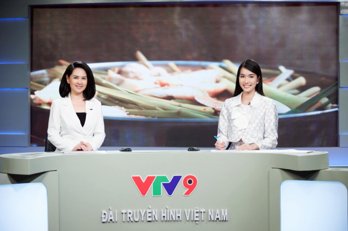 Á hậu Phương Anh (phải) chính thức trở thành MC của VTV9.