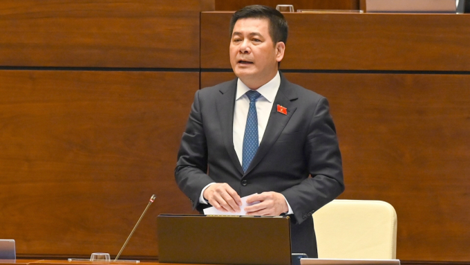 Bộ trưởng Nguyễn Hồng Diên trả lời chất vấn của đại biểu Quốc hội.