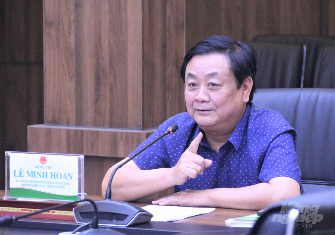 Minister Le Minh Hoan pointed out three problems that the agricultural sector, including the fisheries sector, is suffering from: fragmentation, smallness, and spontaneity. Photo: Pham Hieu.