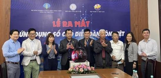 Director General of Directorate of Fisheries Tran Dinh Luan attends the launching ceremony of digital app of Vietnam Shrimp Forum.
