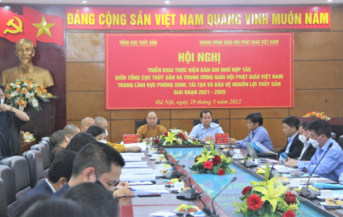Hội nghị triển khai thực hiện Bản ghi nhớ hợp tác giữa Tổng cục Thủy sản và Trung ương Giáo hội Phật giáo Việt Nam trong lĩnh vực phóng sinh, tái tạo và bảo vệ nguồn lợi thủy sản giai đoạn 2021 - 2025. Ảnh: Phạm Hiếu.
