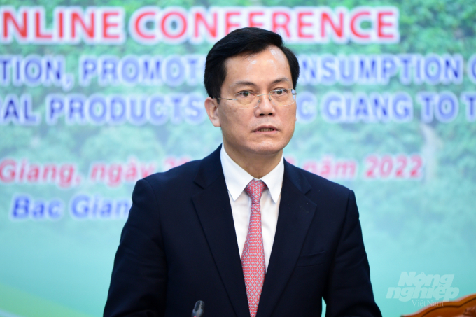 Former Vietnamese Ambassador to the US, Mr. Ha Kim Ngoc, said that Bac Giang province along with businesses and people need to race against time because the lychee harvest is close. Photo: Tung Dinh.