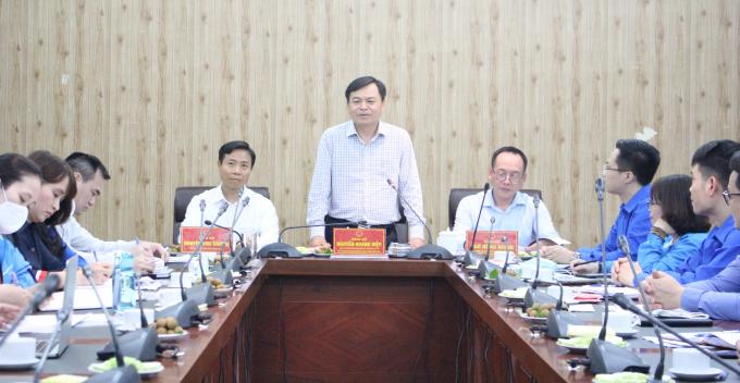 Thứ trưởng Bộ NN-PTNT Nguyễn Hoàng Hiệp (đứng) cùng Ban Thường vụ Đảng ủy Bộ NN-PTNT quán triệt, giao nhiệu vụ cho Đoàn Thanh niên Bộ NN-PTNT. Ảnh: Trung Quân.