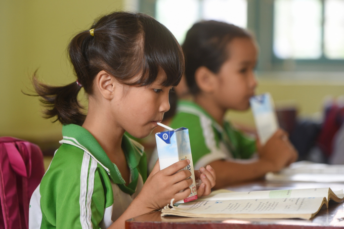 Tập đoàn TH tiên phong mang lại những ly sữa tươi sạch cho trẻ em Việt Nam.
