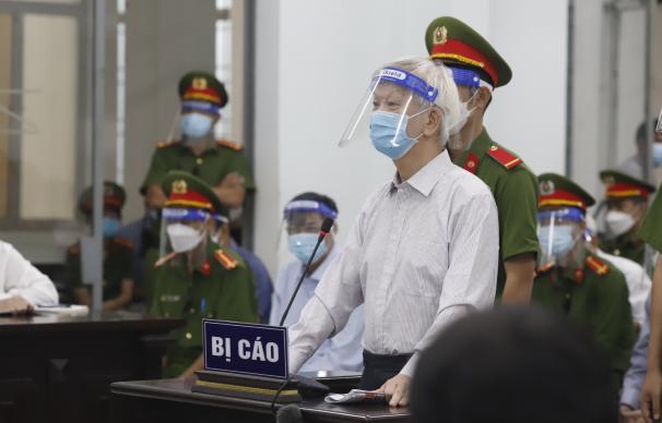 Ông Nguyễn Chiến Thắng cựu Chủ tịch UBND tỉnh Khánh Hòa trước phiên tòa xét xử. Ảnh: NL.