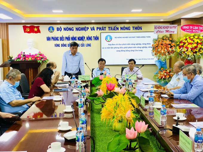Thứ trưởng Bộ NN-PTNT Trần Thanh Nam (đứng) phát biểu tại buổi ra mắt Văn phòng Điều phối nông nghiệp, nông thôn vùng ĐBSCL giai đoạn 2021-2025. Ảnh: Lê Hoàng Vũ.