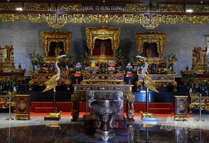 Gian thờ chính bên trong đền thờ Vua Hùng tại TP Cần Thơ. Ảnh: Thanh Liêm.