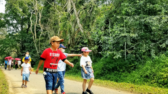 Sau hơn hai năm đại dịch Covid-19, đây là lần đầu tiên các bé có được trải nghiệm hít thở bầu không khí trong lành. 