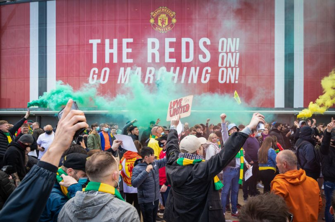 Các CĐV Man United sẽ tiếp tục biểu tình. Ảnh: ManchesterEveningNews.