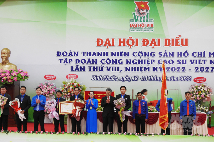 Đoàn Thanh niên VRG vinh dự đón nhận Huân chương Lao động hạng Ba. Ảnh: Thanh Sơn.