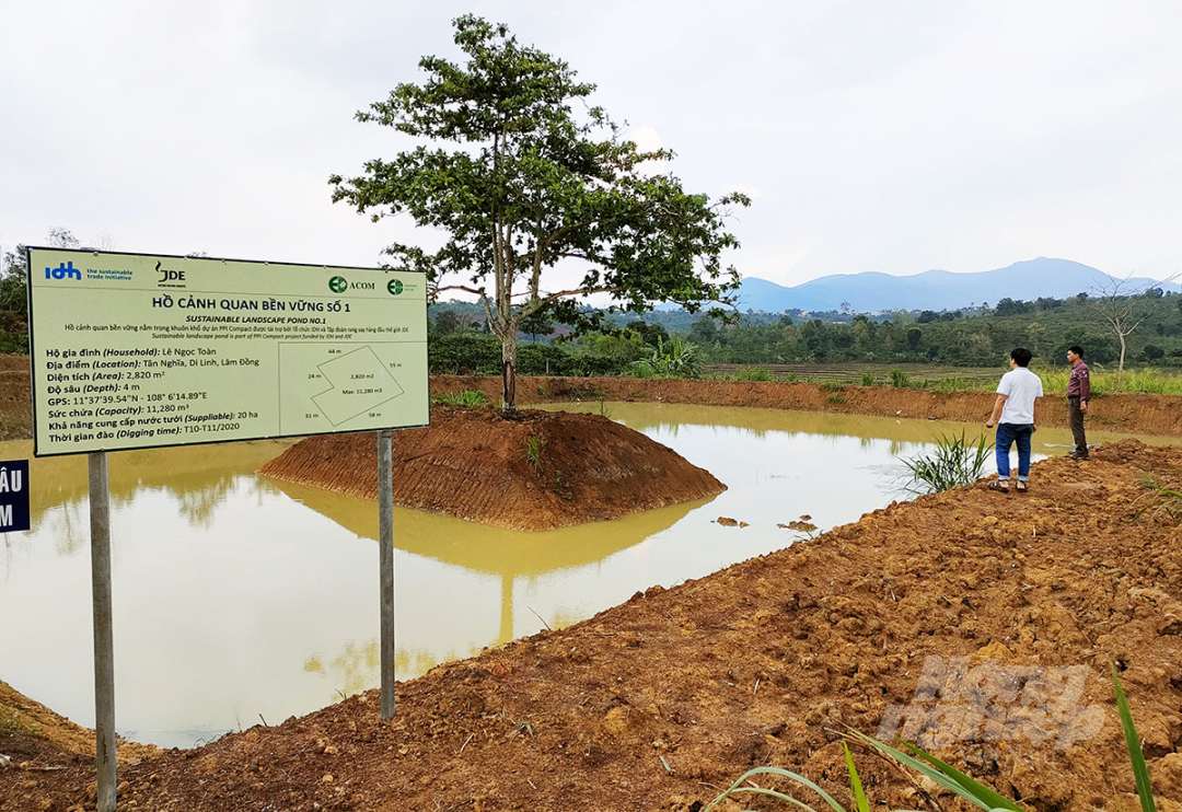 The model of 'landscape lake' is supported by IDH for people in the coffee-growing area of Di Linh district, Lam Dong province. Photo: Minh Hau.
