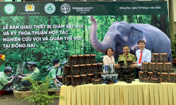 Seventy devices including ten cameras and 60 camera traps was handed over to the Forest Protection Department in the southern province of Đồng Nai on April 15. Photo: Bao Thang.