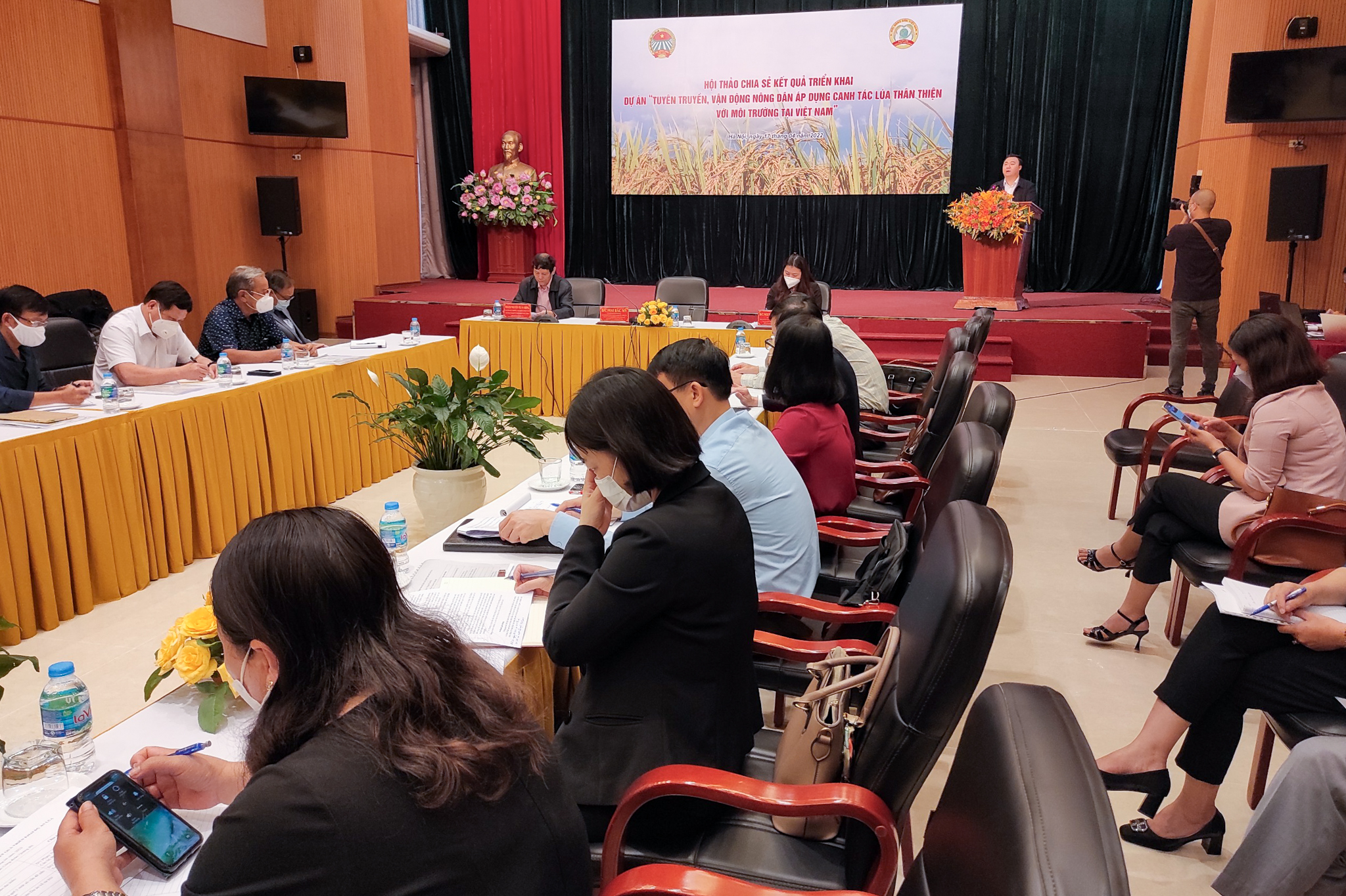 Mai Bac My, Head of External Relations and International Cooperation Department (Central Committee of Vietnam Farmers Association), also Director of the Project Management Board, talked about the results of the project after 2 years of its implementation. Photo: Tung Dinh.