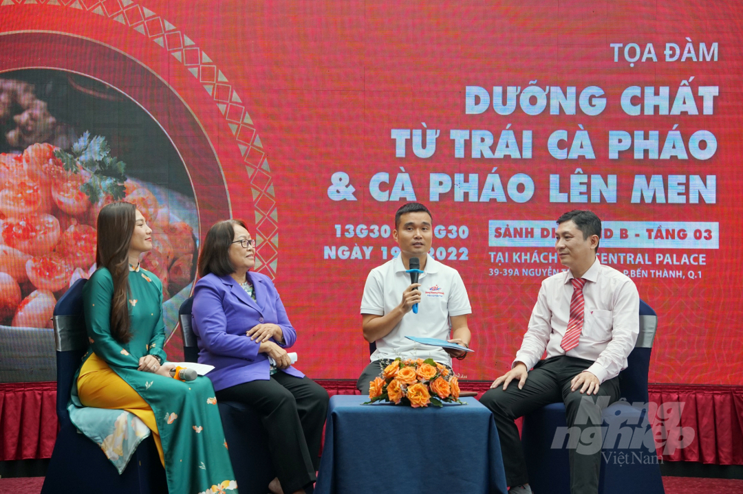 Tọa đàm 'Dưỡng chất từ trái cà pháo và cà pháo lên men' một trong nhiều tọa đàm mà Hội DN HVNCLC thực hiện trước thềm sự kiện Lễ hội 'Tinh Hoa Gia Vị Việt', diễn ra từ ngày 28/4 – 1/5 tới đây tại khu tòa nhà Landmark 81 (772 Điện Biên Phủ, phường 22, quận Bình Thạnh, TP.HCM). Ảnh: Nguyễn Thủy.