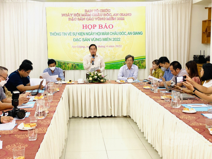 Buổi họp báo 'Ngày hội Mắm Châu Đốc, An Giang - Đặc sản các vùng miền năm 2022' được tổ chức tại TP Long Xuyên - An Giang vào sáng ngày 19/4. Ảnh: Lê Hoàng Vũ.