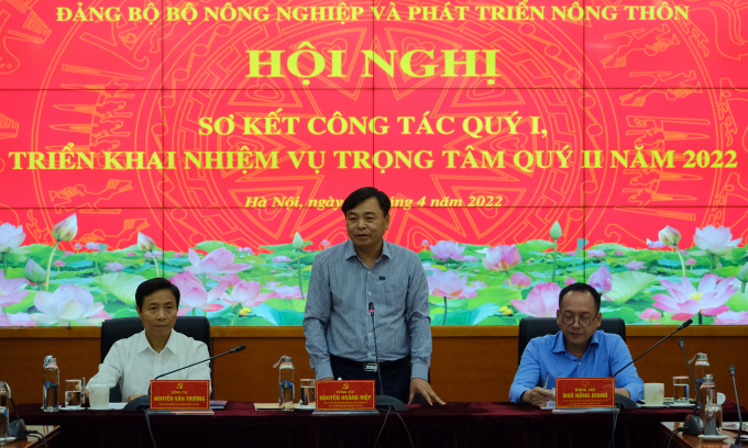 Đồng chí Nguyễn Hoàng Hiệp chủ trì Hội nghị ngày 20/4 của Đảng ủy Bộ NN-PTNT. Ảnh: Bảo Thắng.