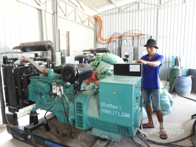 Hệ thống máy phát điện được trang bị nhằm duy trì ổn định hoạt động sản xuất, chăn nuôi. Ảnh: Nguyễn Thủy.