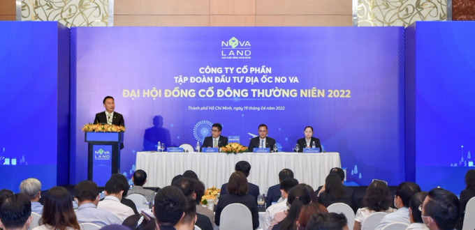 Ông Nguyễn Ngọc Huyên, Tổng Giám đốc Novaland trình bày báo cáo ban TGĐ tại ĐHĐCĐ 2022. Ảnh: Đức Trung.