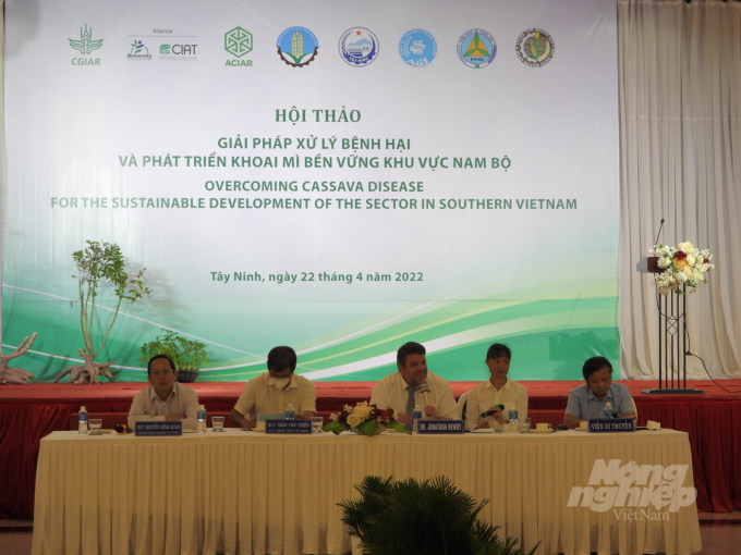 Representatives of Tay Ninh province and CIAT co-chaired the workshop. Photo: Tran Trung.