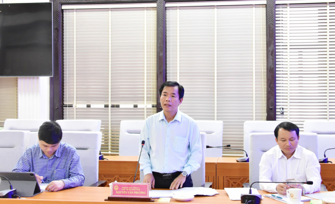 Mr. Nguyen Van Phuong, Chairman of the People's Committee of Thua Thien - Hue speaking at the meeting. Photo: Cong Dien.