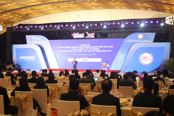 Lễ công bố bảng xếp hạng FAST500-top 500 doanh nghiệp tăng trưởng nhanh nhất Việt Nam năm 2022, nhằm ghi nhận, tôn vinh những nỗ lực, thành tựu của cộng đồng doanh nghiệp Việt Nam. Ảnh: Trung Quân.