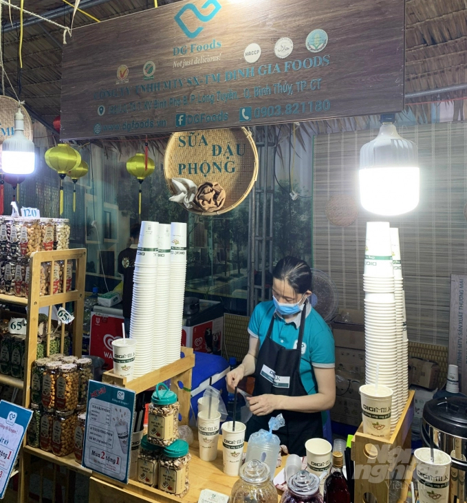 Peanut milk stall. Photo: HL.