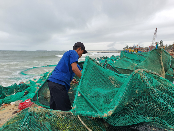 Người nuôi cần chuyển đổi lồng bè bằng vật liệu mới HDPE để thích ứng thiên tai, giảm rủi ro thiệt hại trong nuôi trồng thủy sản. Ảnh: KS.