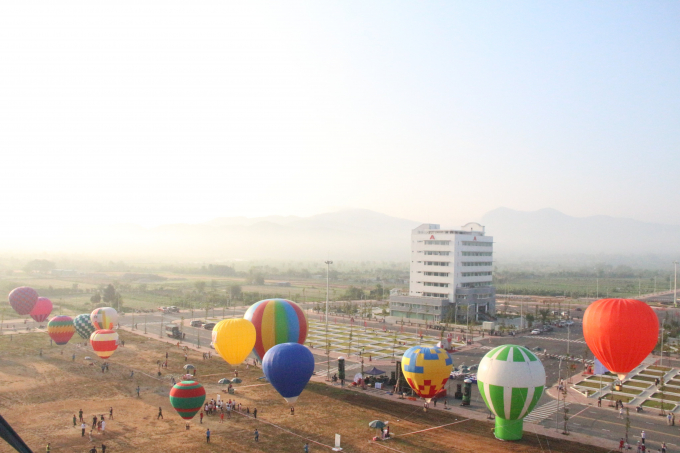 Nhìn từ trên cao, lê hội khinh khí cầu thực sự là ngày hội lớn của người dân Kon Tum nói riêng và Tây Nguyên nói chung.