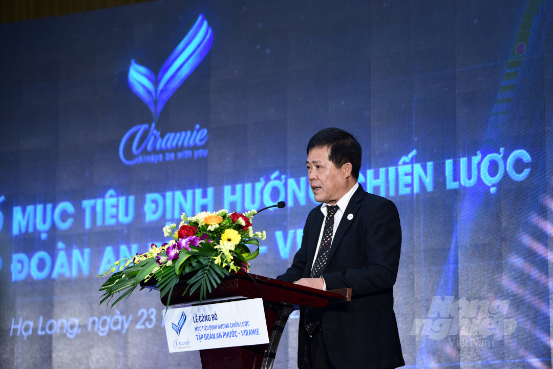 Ông Trần Văn Tuấn, Giám đốc Nhà máy sản xuất sợi gai chia sẻ về kết quả đã đạt được trong 5 năm vừa qua của An Phước Viramie. Ảnh: Tùng Đinh.