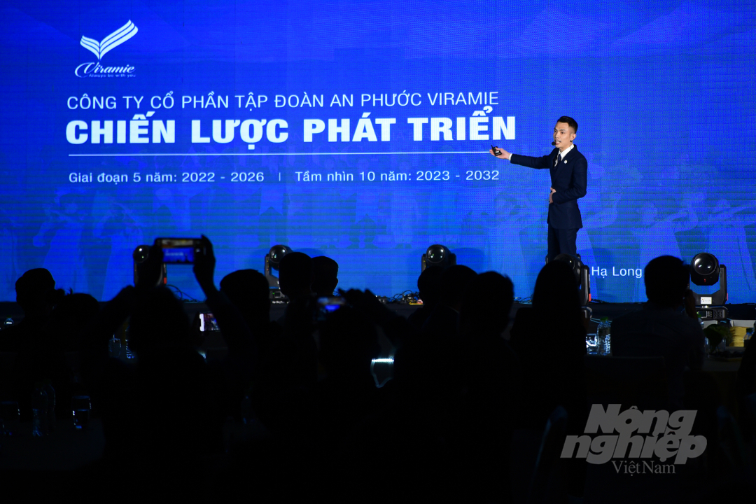 Ông Trần Ngọc Dương, Giám đốc Kinh doanh của Tập đoàn An Phước Viramie chia sẻ về chiến lược phát triển đến năm 2026, tầm nhìn 2032. Ảnh: Tùng Đinh.
