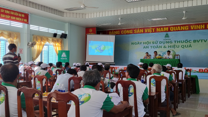 Sự kiện tập huấn 'Sử dụng thuốc bảo vệ thực vật an toàn và hiệu quả' tại xã Tân Bình, huyện Bình Tân, tỉnh Vĩnh Long.