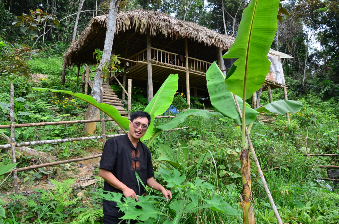 The medicinal herb garden in front of the main hut. Photo: Duong Dinh Tuong.