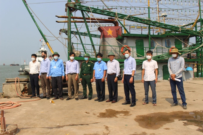 Quang Tri authorities tightened inspection of activities of fishing vessels. Photo: PVT.