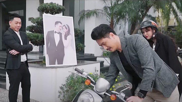 Chồng cũ vợ cũ người yêu cũ tập 1: Việt mang tấm ảnh cưới khoe khắp công ty. Ảnh chụp màn hình