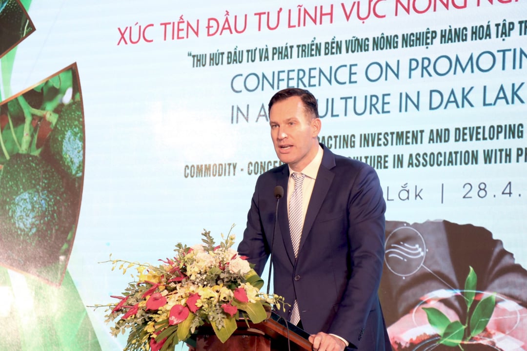 Ông Gabor Fluit - Tổng Giám đốc Tập đoàn De Heus khu vực châu Á chia sẻ tại Hội nghị Xúc tiến đầu tư vào lĩnh vực nông nghiệp tỉnh Đăk Lăk năm 2022.
