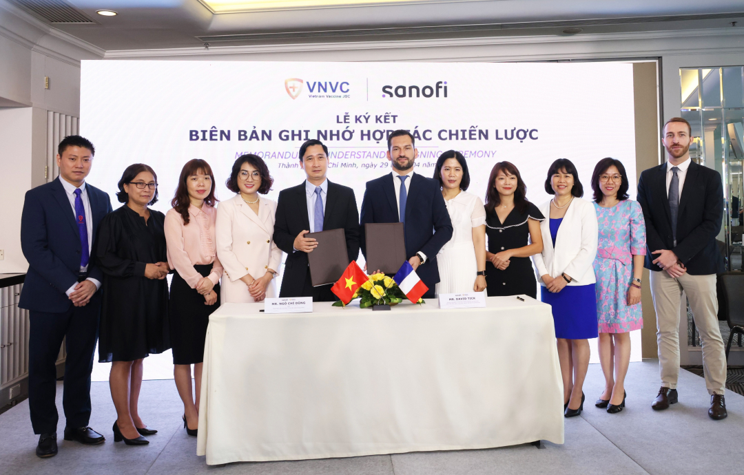 Lễ ký kết giữa VNVC và Sanofi Việt Nam (Tập đoàn Sanofi) sáng 29/4.