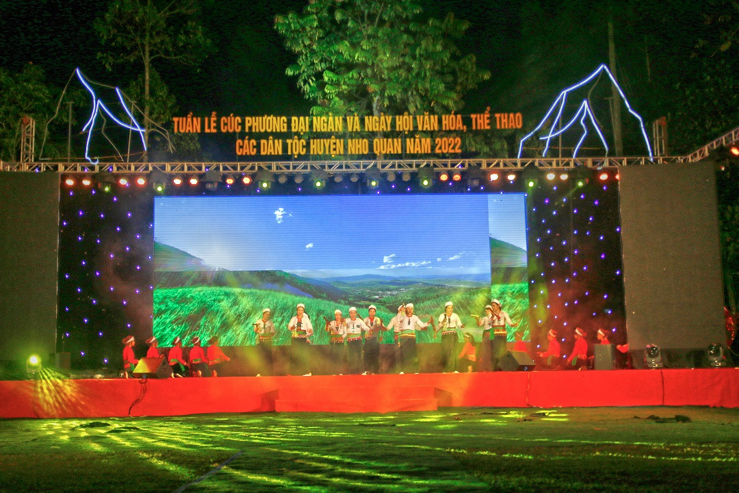 Chương trình Nghệ thuật trong Lễ Khai mạc có chủ đề 'Nho Quan – Ngọn lửa núi rừng' được dàn dựng công phu, do chính cộng đồng vùng đệm của Vườn quốc gia Cúc Phương và các hạt nhân văn nghệ trong huyện Nho Quan trình diễn.