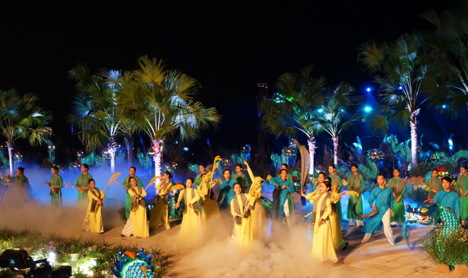 Festival Áo dài Quảng Ninh 2022 với chủ đề 'Miền di sản' được tổ chức vào tối 29/4, tại bờ biển vịnh Bái Tử Long (thuộc khu đô thị Green Dragon City, TP Cẩm Phả).