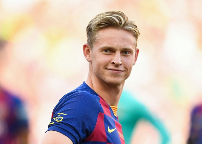 Barcelona đặt giá bán Frenkie De Jong