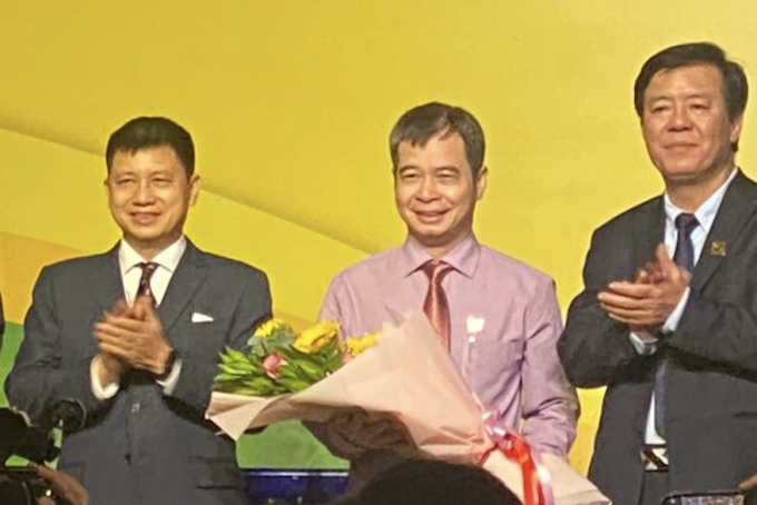 Đại hội  cũng bầu bổ sung ông Nguyễn Văn Thiệu (giữa) vào Hội đồng quản trị và giữ chức Chủ tịch Hội đồng quản trị, nhiệm kỳ 2020- 2025.