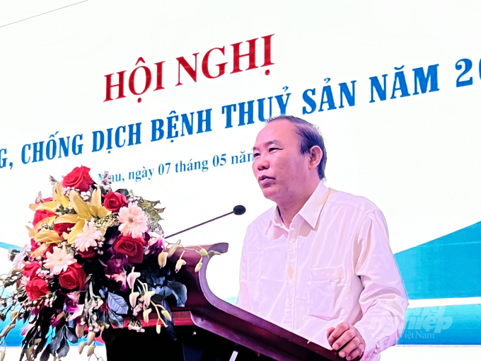 Thứ trưởng Bộ NN-PTNT - Phùng Đức Tiến phát biểu tại Hội nghị. Ảnh: Văn Vũ.