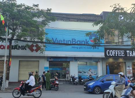 Phòng giao dịch ngân hàng Vietinbank trên đường Lạch Tray là nơi xảy ra sự việc. Ảnh: Đinh Mười.