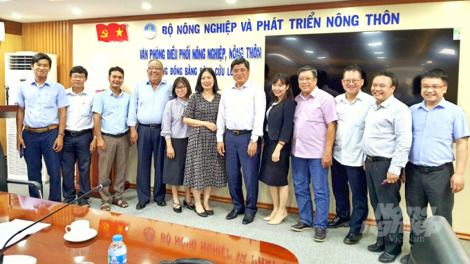 Thứ trưởng Bộ NN-PTNT Trần Thanh Nam nhất trí cao với các chương trình của MCRP đưa ra tại buổi họp bàn. Ảnh: Kim Anh.