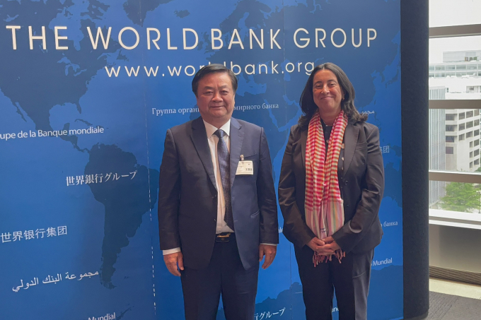 Bộ trưởng Lê Minh Hoan và bà Manuela V. Ferro, Phó Chủ tịch Ngân hàng Thế giới khu vực Đông Á và Thái Bình Dương. Ảnh: Lê Trung Quân.