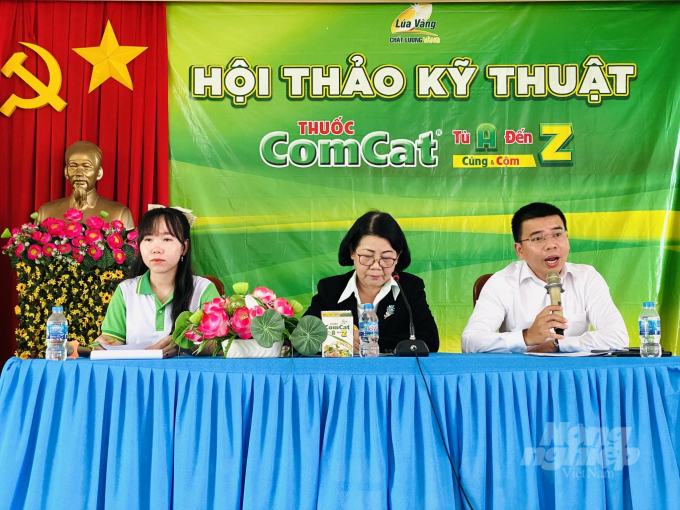 Công ty TNHH Hóa Nông Lúa Vàng tổ chức Hội thảo kỹ thuật sử dụng thuốc ComCat từ A đến Z 150WP cho hơn 200 nông dân canh tác lúa ở tỉnh Đồng Tháp. Ảnh: Lê Hoàng Vũ.