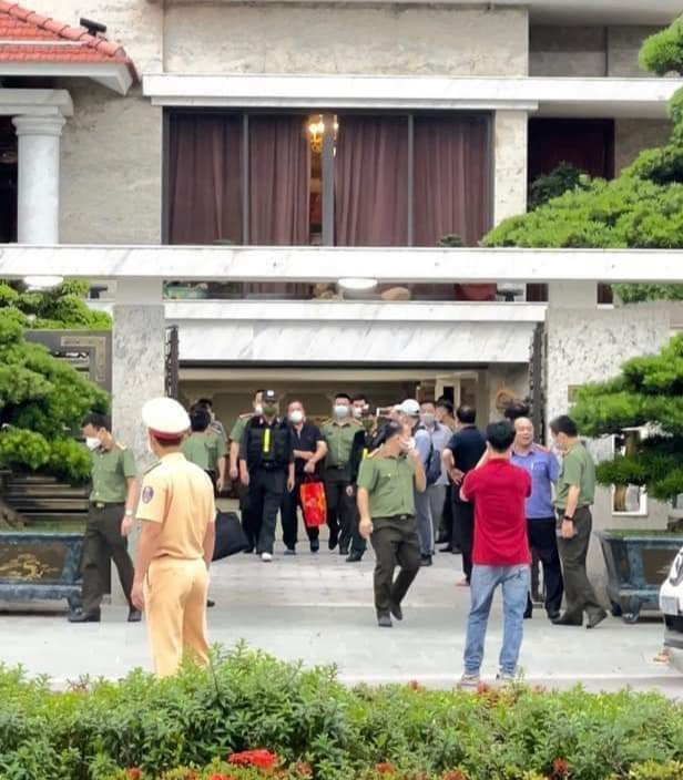 Chiều nay Công an đã khám nhà riêng ông Phạm Hồng Hà tại TP Hạ Long và đưa ông Hà về cơ quan điều tra. 