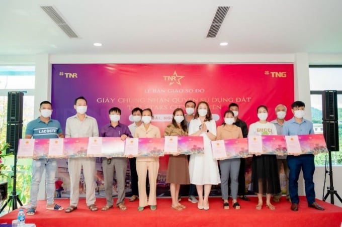 TNR Stars City Lục Yên đã tiến hành trao sổ đỏ theo các đợt cho các khách hàng trong thời gian vừa qua.